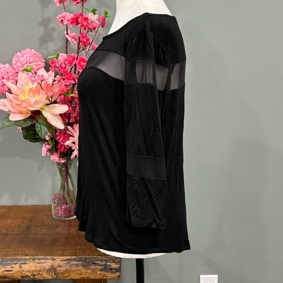 PLEIONE Mid Sleeve Top - Picture 4 of 11